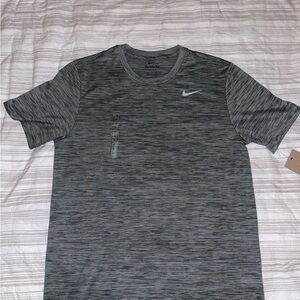 Nike Men's Heathered Gray Short Sleeve Tee